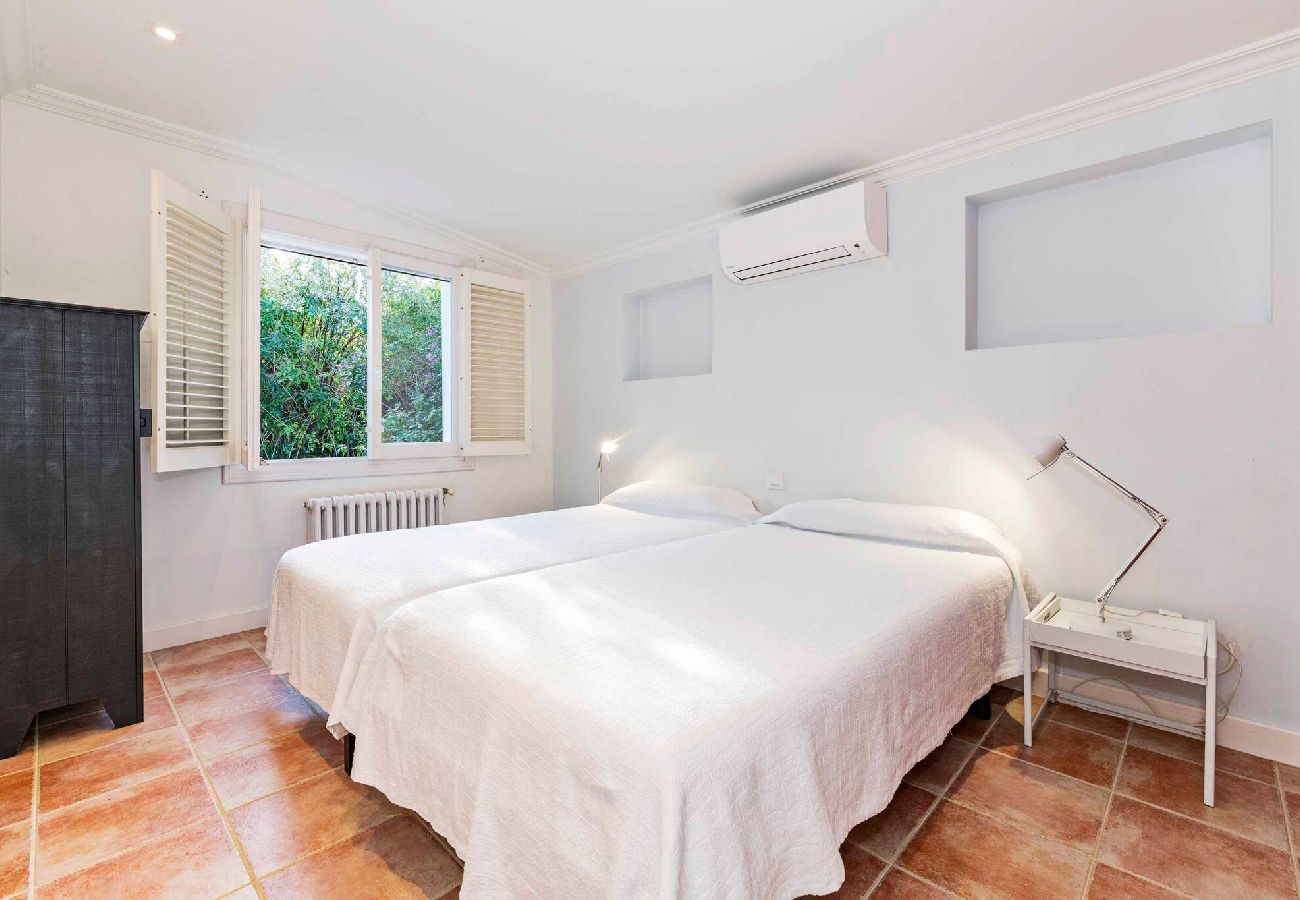 Villa en Es Castell - Villa Rosa — Garden & Pool Retreat