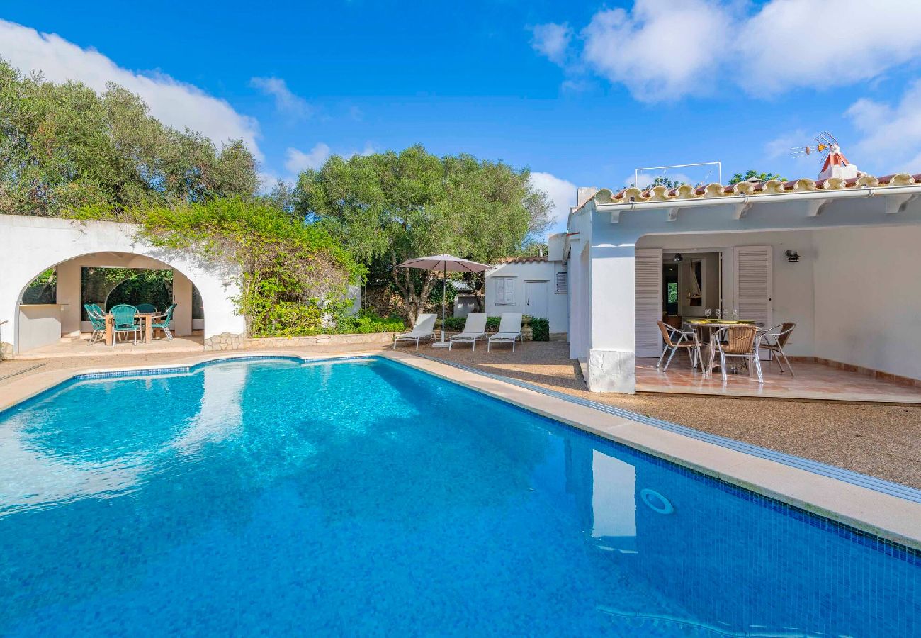 Villa en Es Castell - Villa Rosa — Garden & Pool Retreat