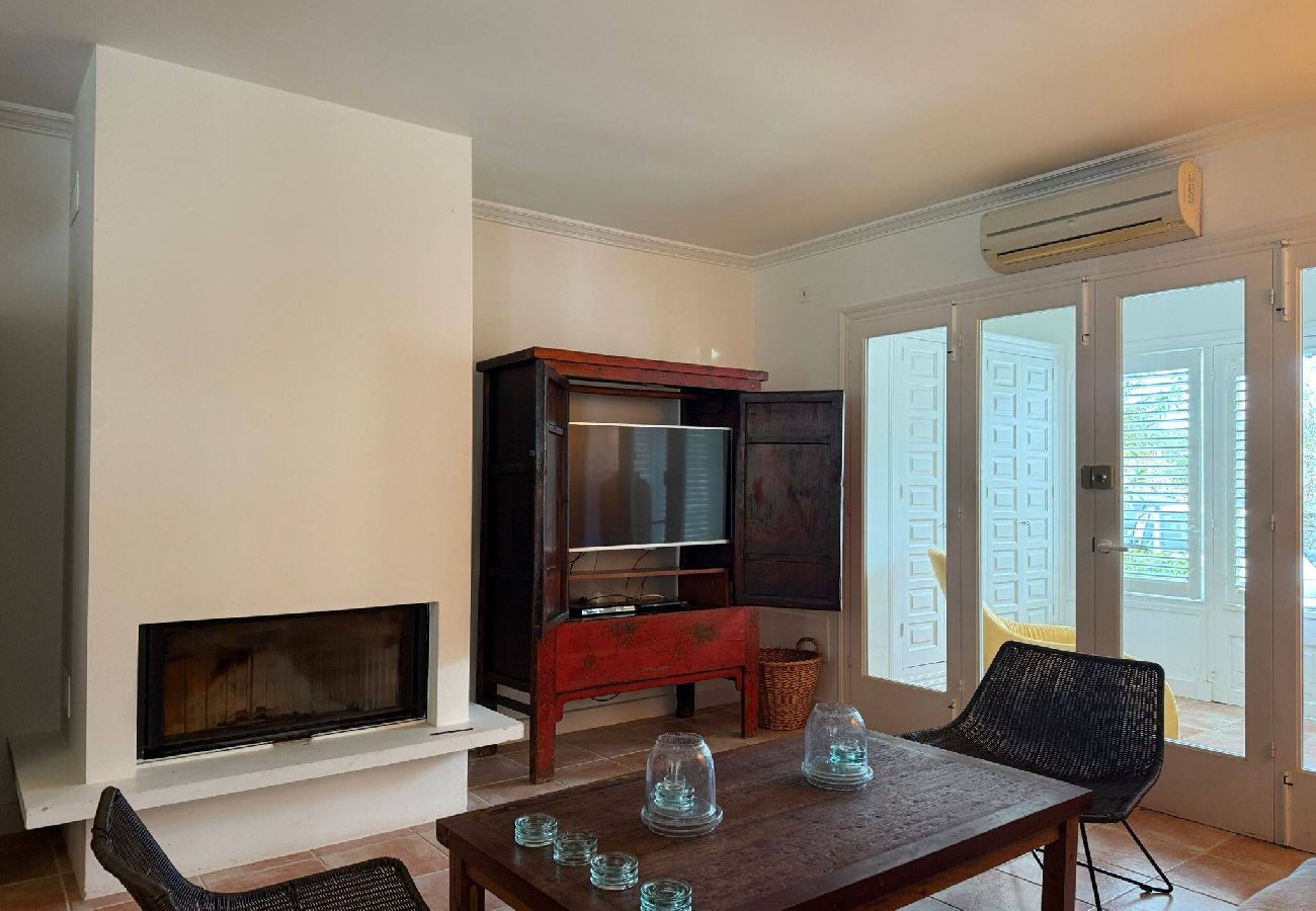 Villa en Es Castell - Villa Rosa — Garden & Pool Retreat