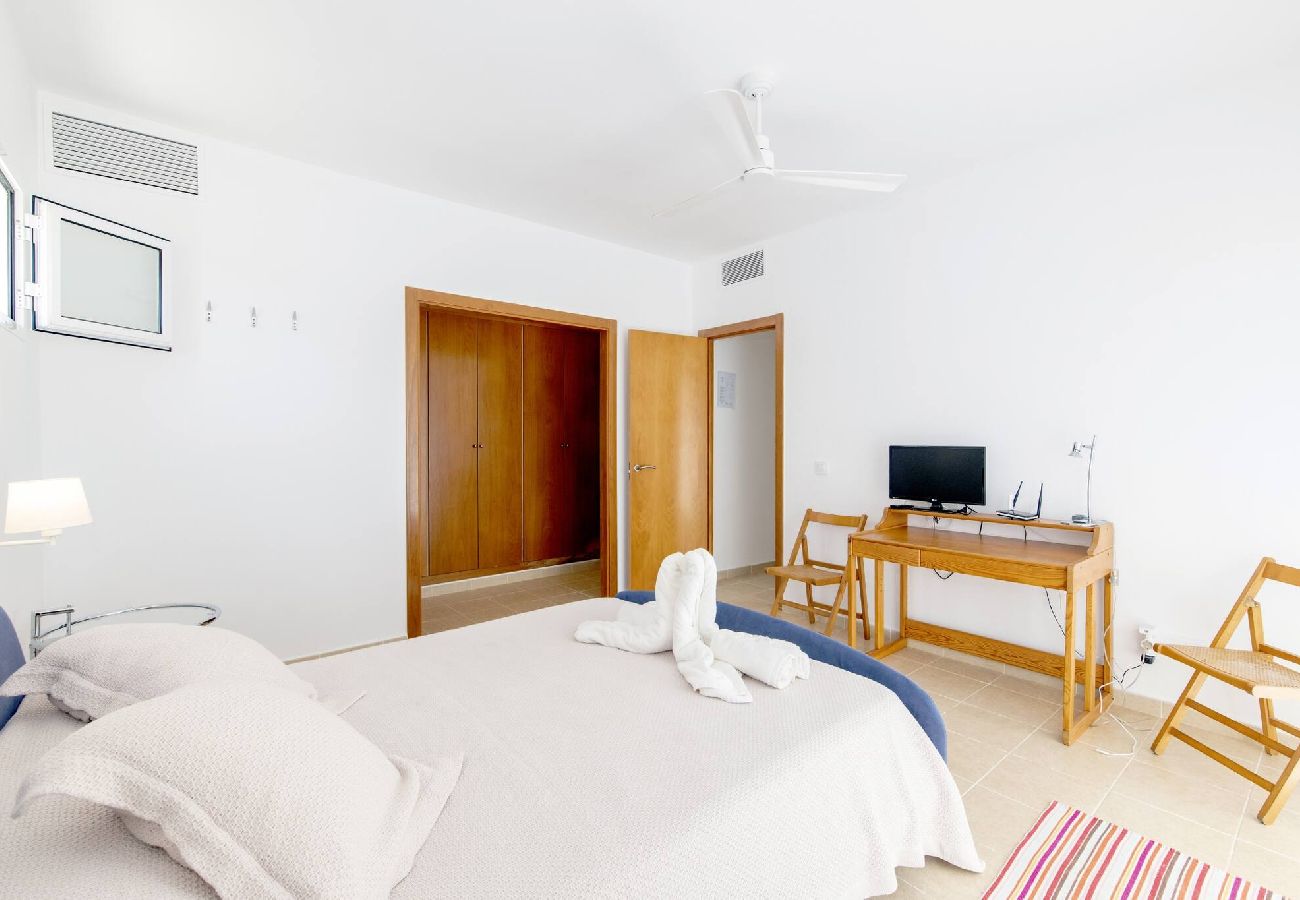 Villa in Biniancolla - Biniancolla Heura villa with communal pool