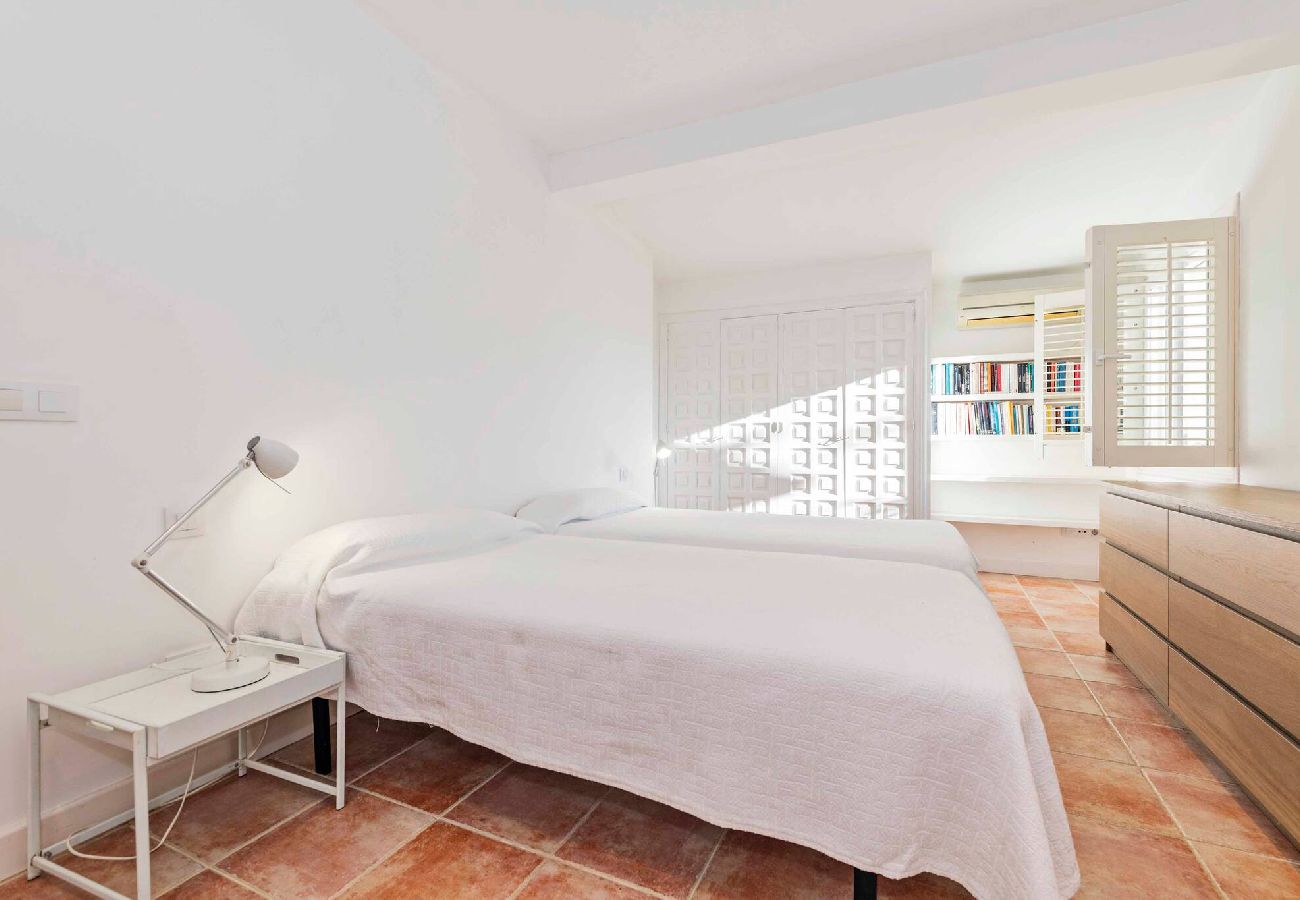 Villa in Es Castell - Villa Rosa — Garden & Pool Retreat