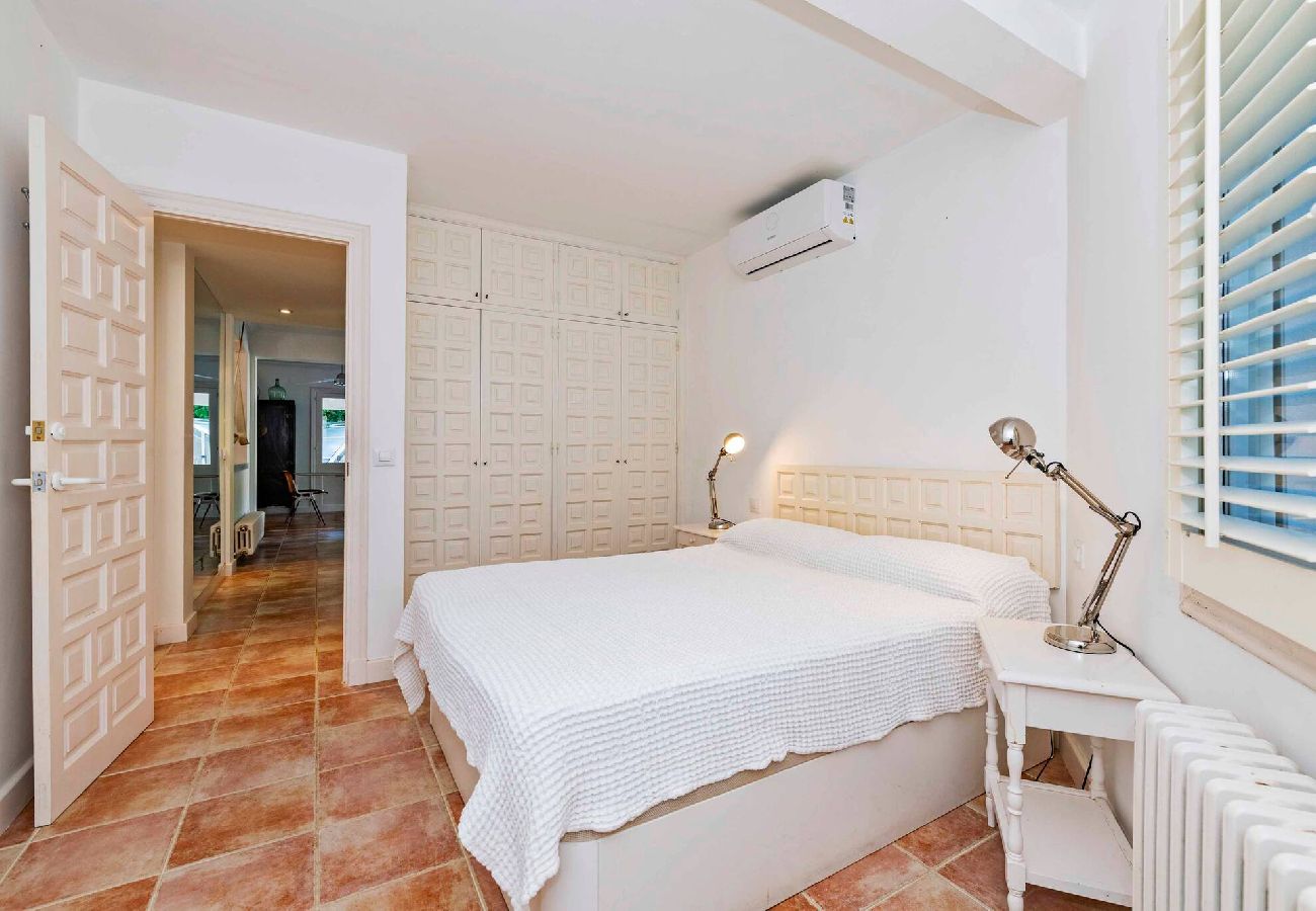 Villa in Es Castell - Villa Rosa — Garden & Pool Retreat