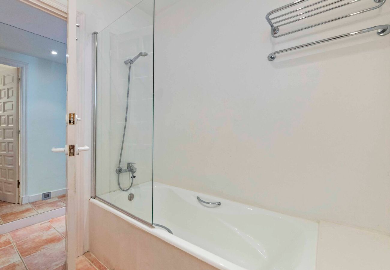 Villa in Es Castell - Villa Rosa — Garden & Pool Retreat