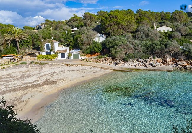 Villa in Binisafua - Beachfront Villa in Binisafuller with 4 Bedrooms and Direct Sea Access