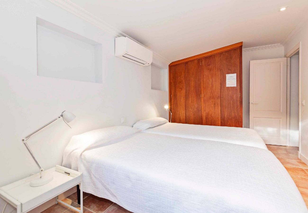 Villa in Es Castell - Villa Rosa — Garden & Pool Retreat