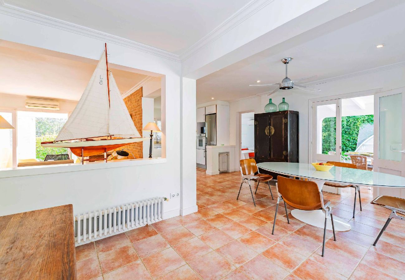 Villa in Es Castell - Villa Rosa — Garden & Pool Retreat