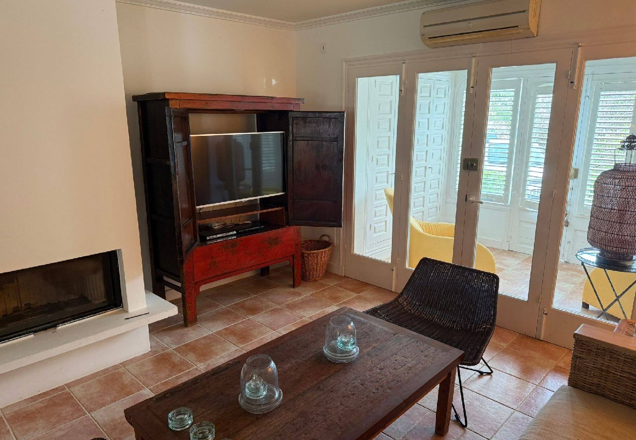 Villa in Es Castell - Villa Rosa — Garden & Pool Retreat