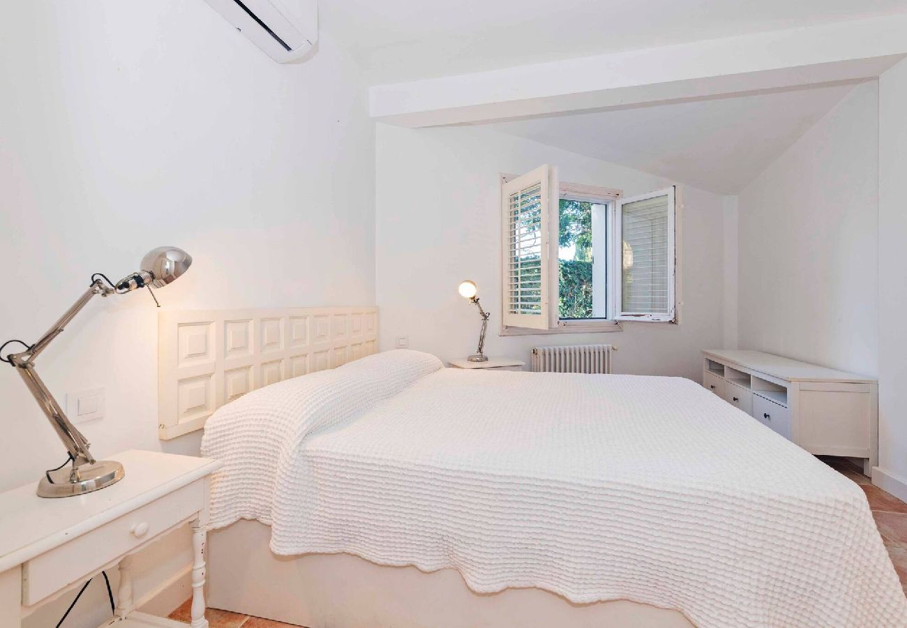 Villa à Es Castell - Villa Rosa — Garden & Pool Retreat